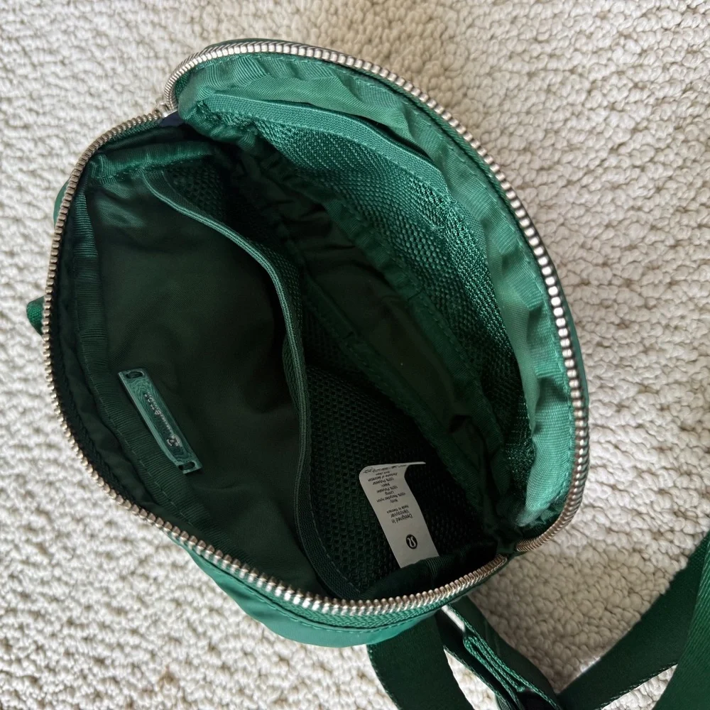 lululemon Belt bag EVERGLADES GREEN